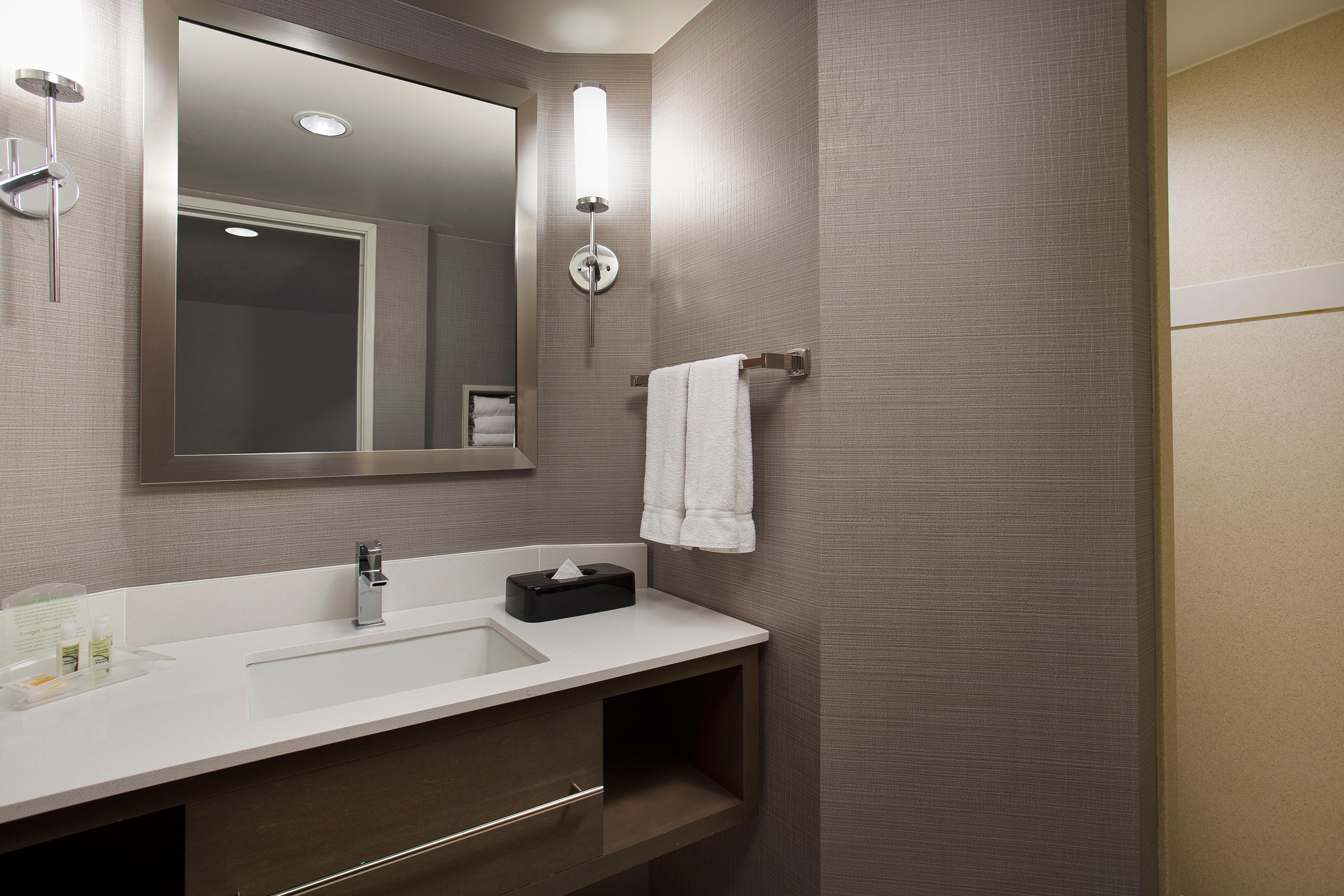 Holiday Inn Grand Rapids-Airport By Ihg Exteriör bild